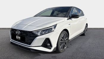 92130 : Hyundai ISSY-LES-MOULINEAUX - BPM Cars - HYUNDAI i20 - i20 - Atlas White Métal/Toit/rétros Black - Traction - Essence/Micro-Hybride