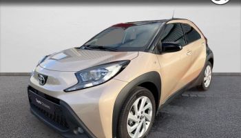 50000 : Hyundai Saint-Lô - GCA - TOYOTA Aygo X - Aygo X - Bi-Ton Beige Gingembre métal/Toit noir - Traction - Essence