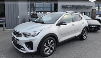 50000 : Hyundai Saint-Lô - GCA - KIA Stonic - Stonic - Silky silver m - Traction - Essence/Micro-Hybride