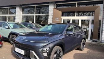 89100 : Hyundai Sens - APS - HYUNDAI Kona - Kona - Denim Blue perlé métallisé - Traction - Hybride : Essence/Electrique