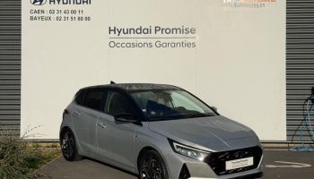 14100 : Hyundai Lisieux - Trajectoire Automobiles - HYUNDAI i20 - i20 - Sleek Silver Métal/Toit/rétros Black - Traction - Essence/Micro-Hybride