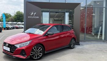 72100 : Hyundai Le Mans - GCH LE MANS - HYUNDAI i20 - i20 - Dragon Red Métal/Toit/rétro Black - Traction - Essence/Micro-Hybride