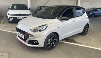45000 : Hyundai Orléans Motors - HYUNDAI i10 - i10 - Lumen Gray Métal/Toit/rétros Black - Traction - Essence