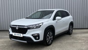 40990 : Hyundai Dax - i-AUTO - SUZUKI S-Cross - S-Cross - Cool White Pearl métallisé - Transmission intégrale - Hybride : Essence/Electrique