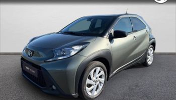 50000 : Hyundai Saint-Lô - GCA - TOYOTA Aygo X - Aygo X - Bi-Ton Vert Cardamome métal/Toit noir - Traction - Essence