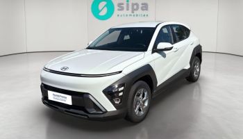 33140 : Hyundai - Sipa Automobiles – Bordeaux Sud - Villenave d’Ornon - HYUNDAI KONA Intuitive - KONA II - ATLAS WHITE - Automate sequentiel - Essence / Courant électrique