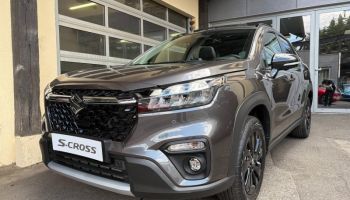 78000 : Hyundai Versailles - SOCOHY - SUZUKI S-Cross - S-Cross - Titan Dark Gray métallisée - Transmission intégrale - Essence/Micro-Hybride