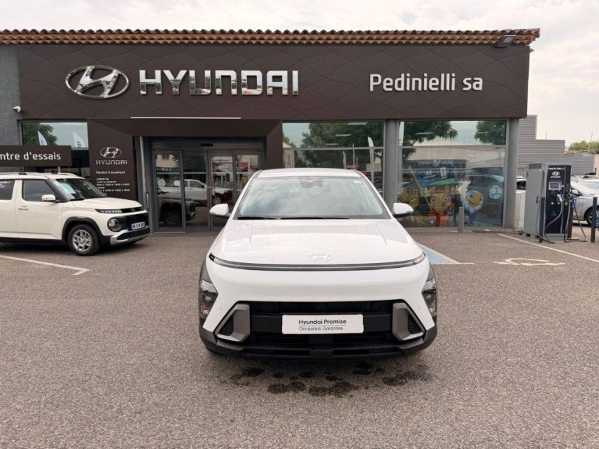84120 : Hyundai PERTUIS - SA PEDINIELLI - HYUNDAI KONA Intuitive - KONA II - BLANC - Automate sequentiel - Essence / Courant électrique