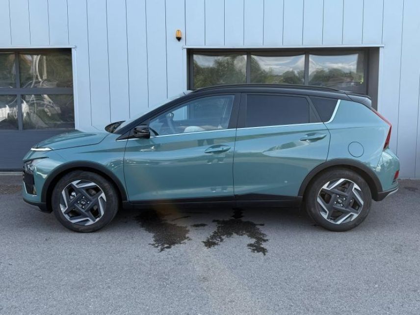 57685 : Hyundai Metz - Theobald Automobiles - HYUNDAI Bayon - Bayon - Mangrove Green Métal/Toit+rétros Black - Traction - Essence