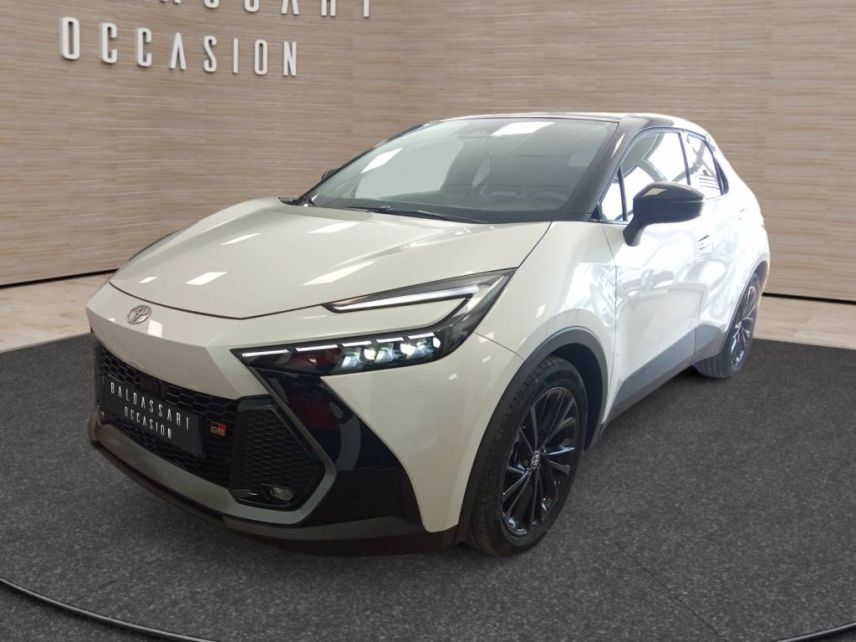 83130 : Hyundai Toulon - Autodif SAS - Groupe BALDASSARI - TOYOTA C-HR GR Sport - C-HR II - BLANC - Automate à fonct. Continu - Essence / Courant électrique
