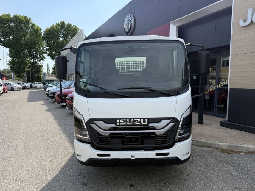 04100 : Hyundai Manosque - Pedinielli - ISUZU M21  - M21 II - Blanc - Boîte automatique - Diesel
