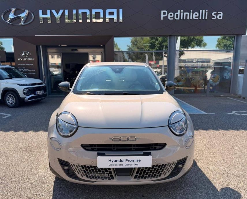 84120 : Hyundai PERTUIS - SA PEDINIELLI - FIAT 600 La Prima - 600 - Beige - Boîte automatique - Essence sans plomb