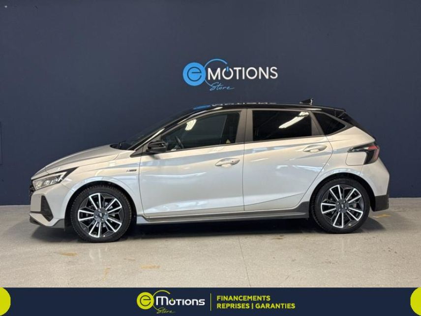 57100 : Hyundai Thionville - Théobald Automobiles - HYUNDAI i20 - i20 - Sleek Silver Métal/Toit/rétros Black - Traction - Essence/Micro-Hybride