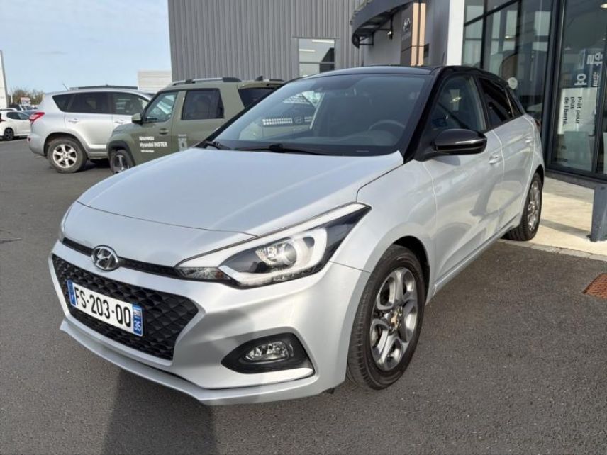 50000 : Hyundai Saint-Lô - GCA - HYUNDAI i20 - i20 - Sleek Silver Métal/Toit/rétros Black - Traction - Essence
