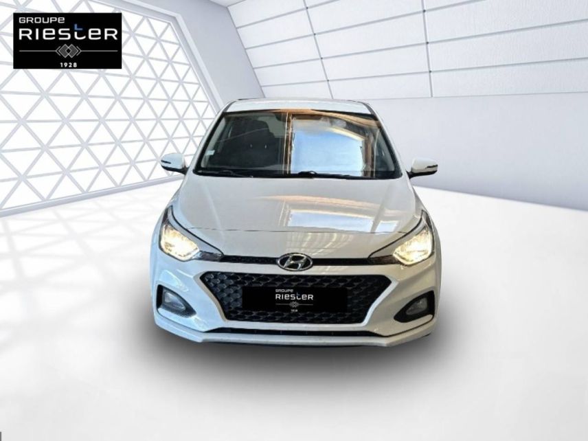 60740 : Hyundai Saint-Maximin - Protea by Riester - HYUNDAI i20 Initia - i20 II - BLANC - Boîte manuelle - Essence sans plomb