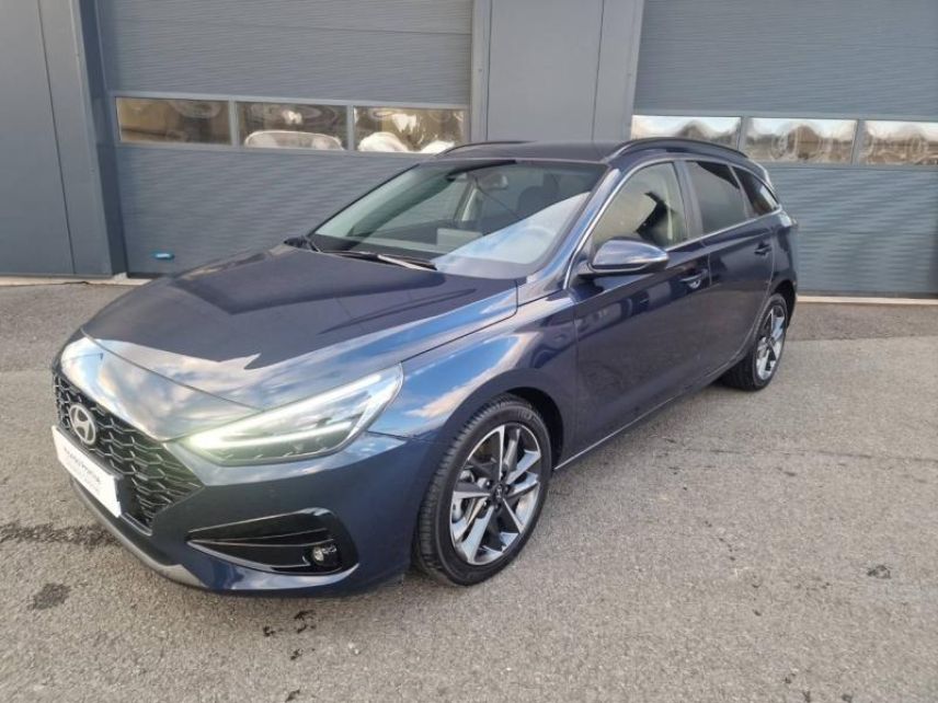56000 : Hyundai Vannes - Park Lann Automobiles - HYUNDAI i30 SW - i30 SW - Sailing Blue métal - Traction - Essence