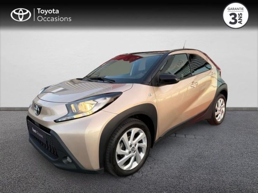 50000 : Hyundai Saint-Lô - GCA - TOYOTA Aygo X - Aygo X - Bi-Ton Beige Gingembre métal/Toit noir - Traction - Essence