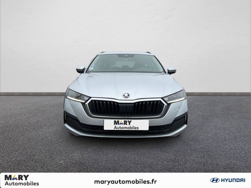 80330 : Hyundai Amiens - Mary Automobiles - SKODA OCTAVIA COMBI Business - OCTAVIA IV - GRIS ARTIC - Automate sequentiel - Essence sans plomb