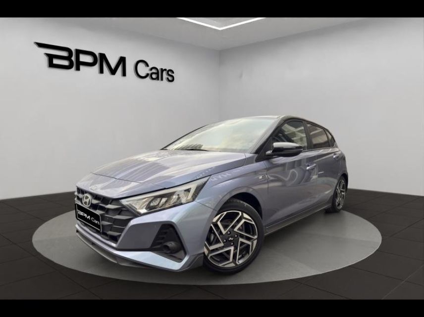 75013 : Hyundai Paris 13 - BPM Cars - HYUNDAI i20 - i20 - Meta Blue Métal/Toit+rétros Black - Traction - Essence