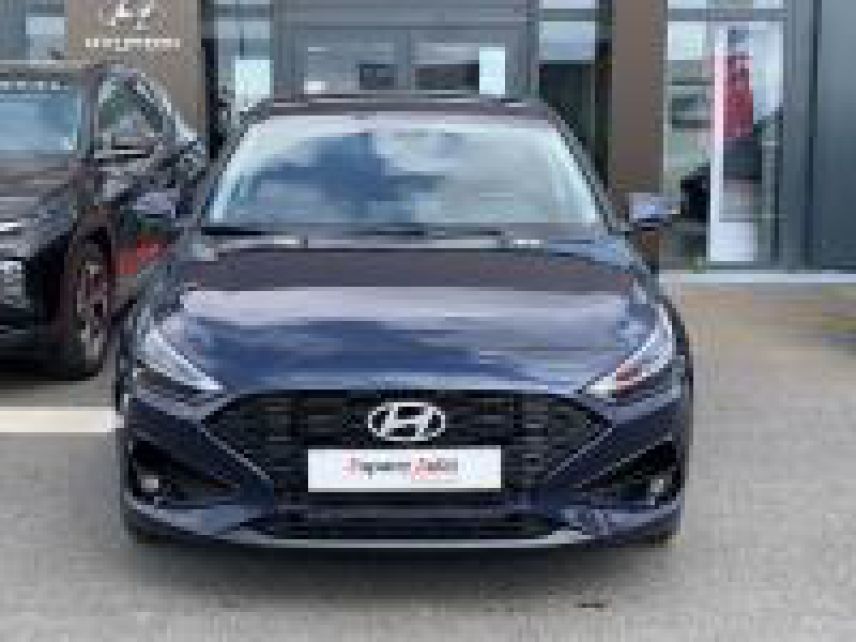 14100 : Hyundai Lisieux - Trajectoire Automobiles - HYUNDAI i30 - i30 - Sailing Blue métal - Traction - Essence