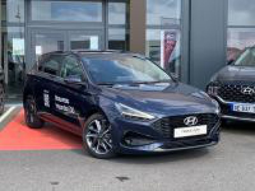 14100 : Hyundai Lisieux - Trajectoire Automobiles - HYUNDAI i30 - i30 - Sailing Blue métal - Traction - Essence