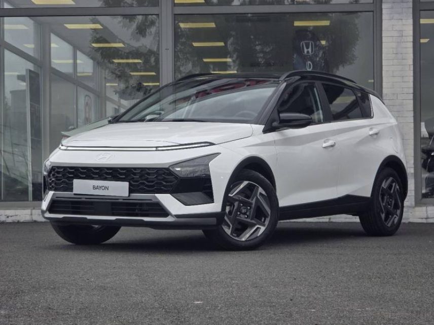 57200 : Hyundai Sarreguemines - Theobald Automobiles - HYUNDAI Bayon - Bayon - Atlas White/Toit+rétros Black - Traction - Essence