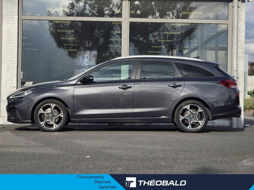57200 : Hyundai Sarreguemines - Theobald Automobiles - HYUNDAI i30 SW - i30 SW - Dark Knight Métal - Traction - Essence/Micro-Hybride