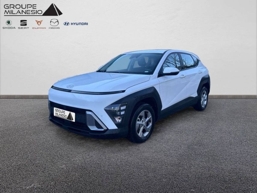 13290 : Hyundai Aix en Provence - Cap Milanesio - HYUNDAI KONA Intuitive - KONA II - ATLAS WHITE - Automate sequentiel - Essence / Courant électrique
