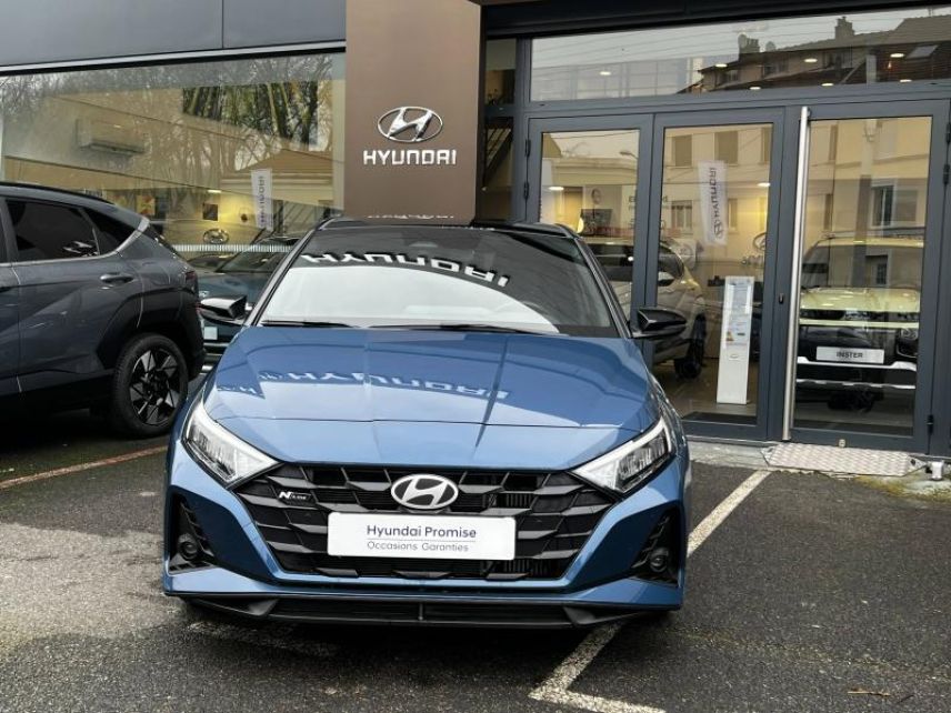 95100 : Hyundai Argenteuil - BNA - HYUNDAI i20 - i20 - Vibrant Blue Métal/Toit+rétros Black - Traction - Essence