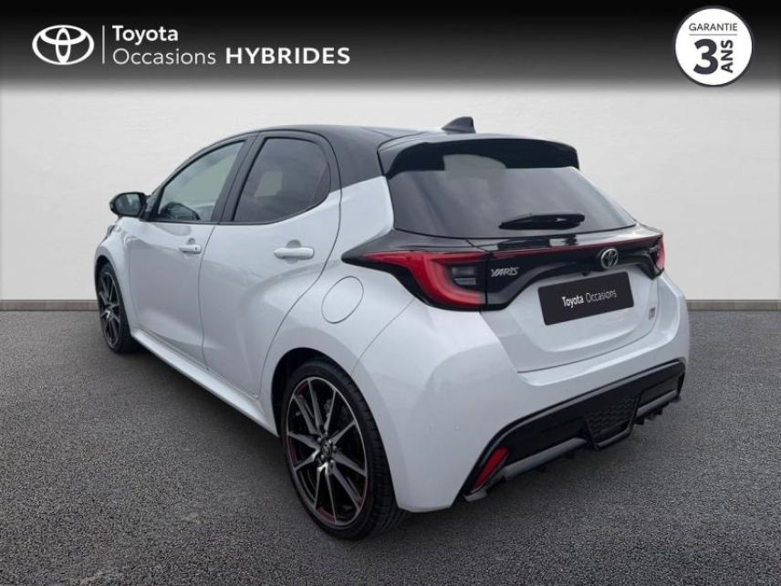 50000 : Hyundai Saint-Lô - GCA - TOYOTA Yaris - Yaris - Bi-ton Gris Chrome / Toit noir - Traction - Hybride : Essence/Electrique