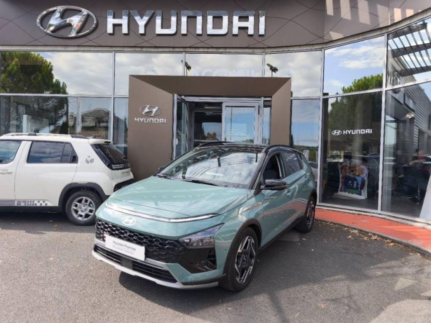 19100 : Hyundai Brive-la-Gaillarde - Garage Pouget - HYUNDAI Bayon - Bayon - Mangrove Green Métal/Toit+rétros Black - Traction - Essence