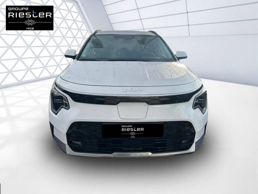 02200 : Hyundai Soissons - Protea by Riester - KIA NIRO EV Premium Business - NIRO ELECTRIQUE II - Blanc - Automate à fonct. Continu - Courant électrique