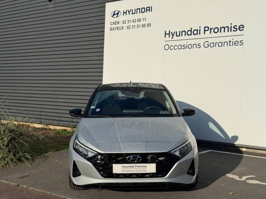 14100 : Hyundai Lisieux - Trajectoire Automobiles - HYUNDAI i20 - i20 - Sleek Silver Métal/Toit/rétros Black - Traction - Essence/Micro-Hybride