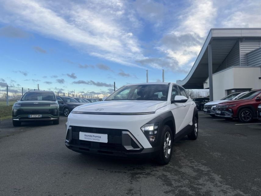49300 : Hyundai Cholet - Océane Auto - HYUNDAI KONA Intuitive - KONA II - Blanc - Automate sequentiel - Essence / Courant électrique