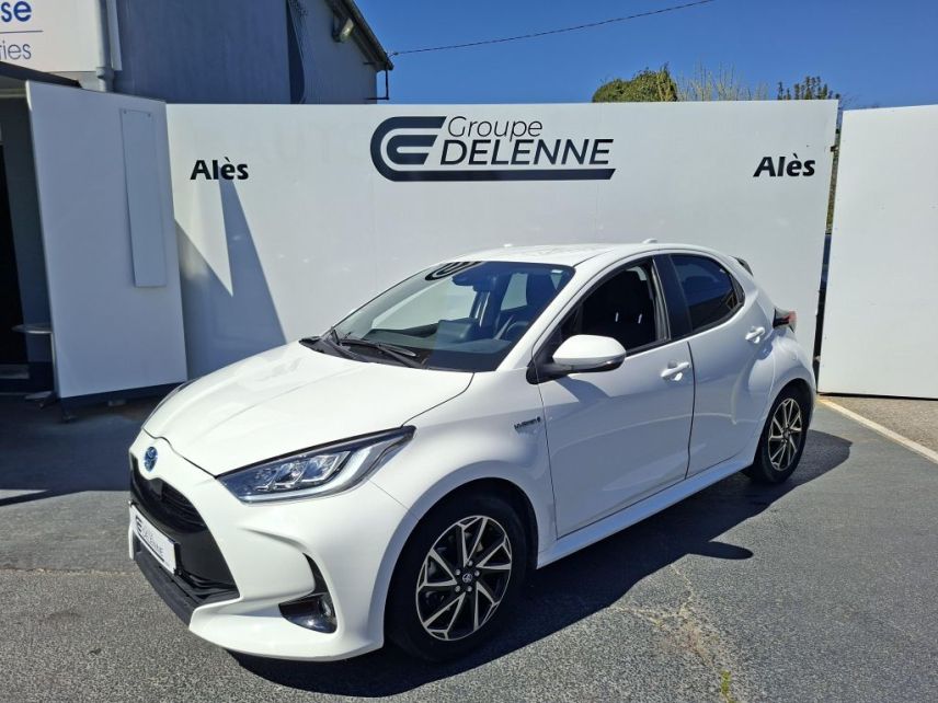 30100 : Hyundai Alès - Auto Hall - TOYOTA YARIS HYBRIDE MY22 Design - YARIS IV - Blanc - Automate à fonct. Continu - Essence / Courant électrique