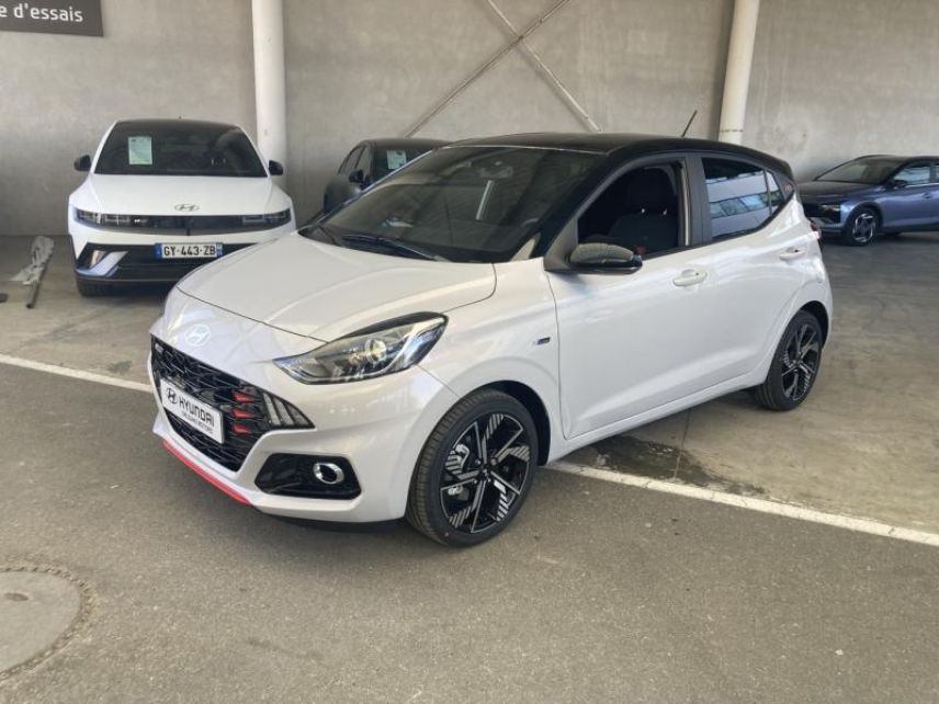 45000 : Hyundai Orléans Motors - HYUNDAI i10 - i10 - Lumen Gray Métal/Toit/rétros Black - Traction - Essence