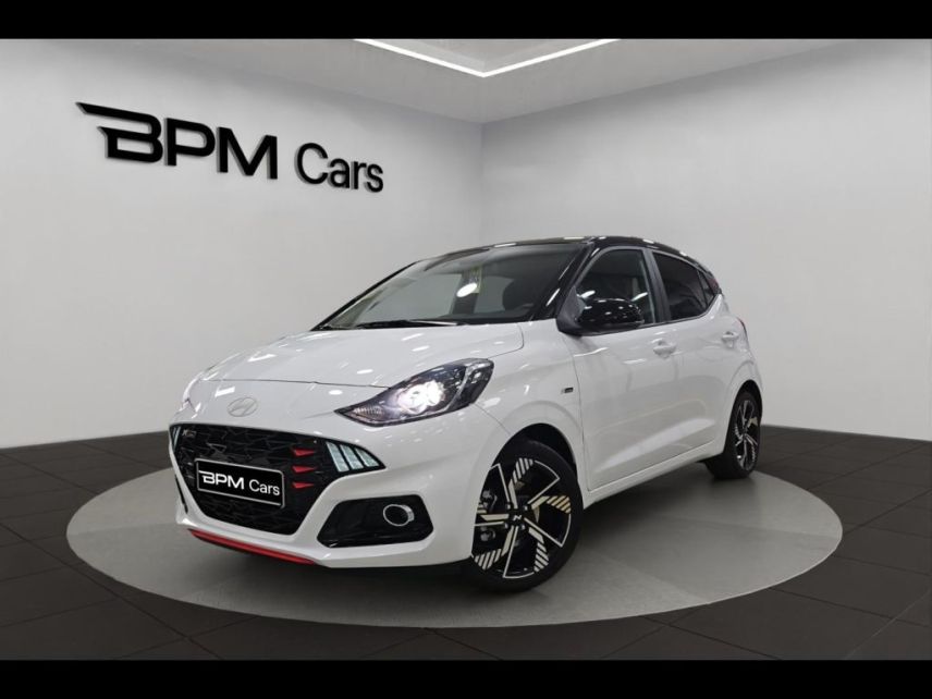 92130 : Hyundai ISSY-LES-MOULINEAUX - BPM Cars - HYUNDAI i10 - i10 - Atlas White/Toit/rétros Black - Traction - Essence