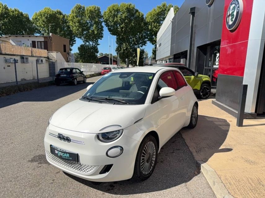 04100 : Hyundai Manosque - Pedinielli - FIAT 500e BERLINE MY22 SERIE 1 STEP 2 Icône - 500 III ELECTRIQUE - Blanc - Automate à fonct. Continu - Courant électrique