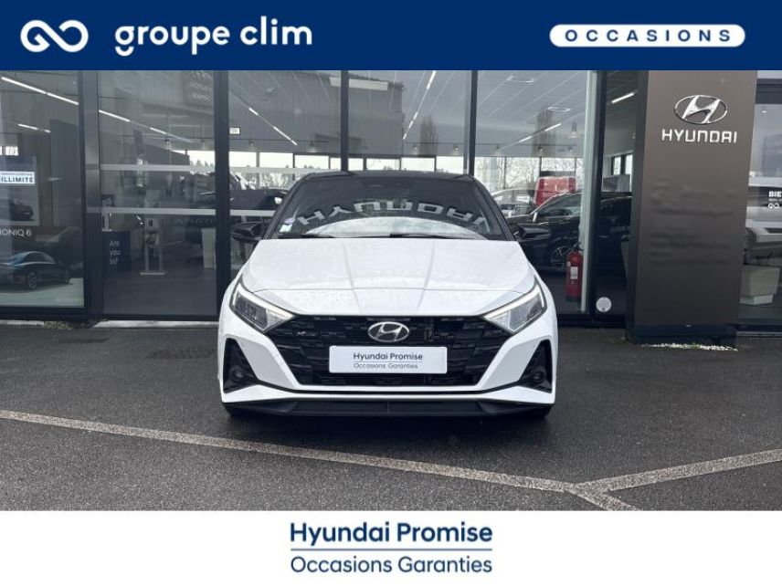40990 : Hyundai Dax - i-AUTO - HYUNDAI i20 - i20 - Polar White Métal/Toit/rétros Black - Traction - Essence/Micro-Hybride