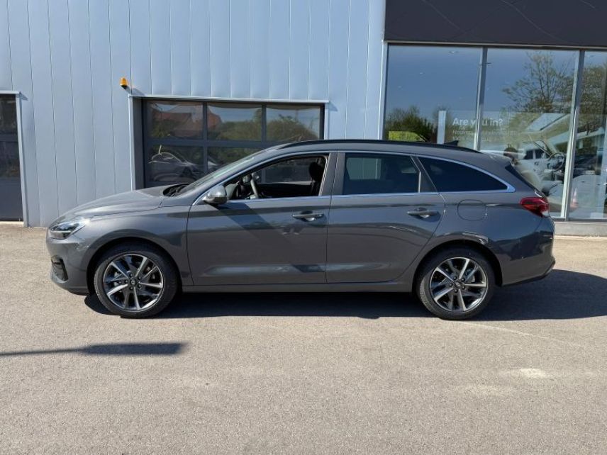 57685 : Hyundai Metz - Theobald Automobiles - HYUNDAI i30 SW - i30 SW - Ecotronic Grey métal - Traction - Essence