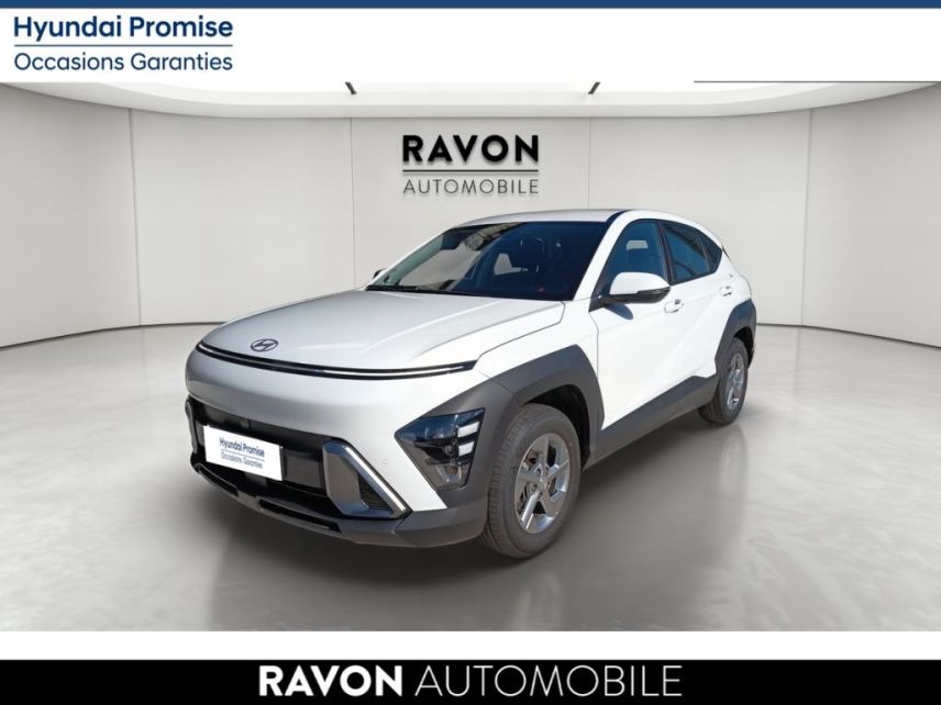 42100 : Hyundai Saint-Etienne - Ravon Automobile - HYUNDAI KONA Intuitive - KONA II - Blanc - Automate sequentiel - Essence / Courant électrique