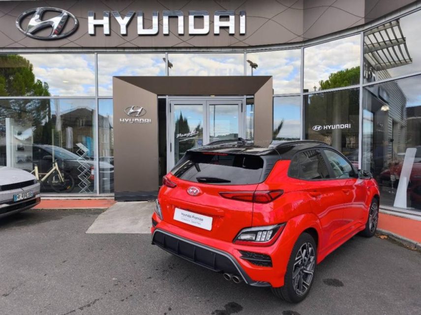 19100 : Hyundai Brive-la-Gaillarde - Garage Pouget - HYUNDAI Kona - Kona - Ignite Red/Toit/rétros Black - Traction - Essence/Micro-Hybride