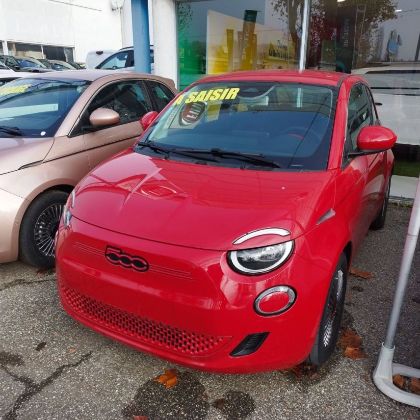 04100 : Hyundai Manosque - Pedinielli - FIAT 500e BERLINE (RED) - 500 III - RED - Automate à fonct. Continu - Courant électrique