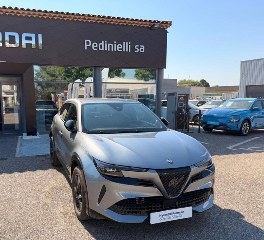 84120 : Hyundai PERTUIS - SA PEDINIELLI - ALFA ROMEO JUNIOR Premium - JUNIOR - Gris - Automate sequentiel - Essence sans plomb