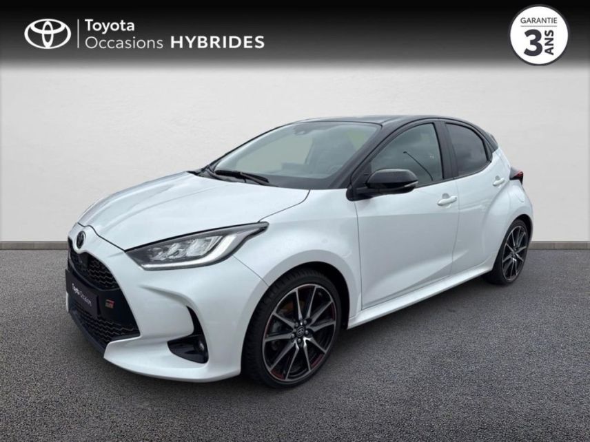 50000 : Hyundai Saint-Lô - GCA - TOYOTA Yaris - Yaris - Bi-ton Blanc Lunaire / Toit noir - Traction - Hybride : Essence/Electrique