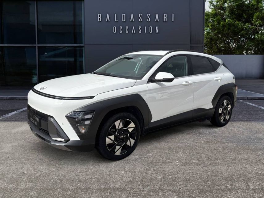 83130 : Hyundai Toulon - Autodif SAS - Groupe BALDASSARI - HYUNDAI KONA Creative - KONA II - BLANC - Automate sequentiel - Essence / Courant électrique