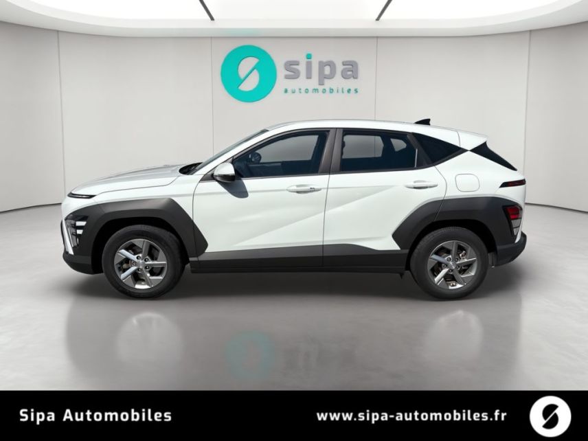 33140 : Hyundai - Sipa Automobiles – Bordeaux Sud - Villenave d’Ornon - HYUNDAI KONA Intuitive - KONA II - ATLAS WHITE - Automate sequentiel - Essence / Courant électrique
