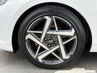 14100 : Hyundai Lisieux - Trajectoire Automobiles - HYUNDAI i20 - i20 - Atlas White - Traction - Essence