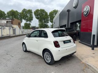 04100 : Hyundai Manosque - Pedinielli - FIAT 500e BERLINE Action Plus - 500 III ELECTRIQUE - Blanc                                              - Automate à fonct. Continu - Courant électrique