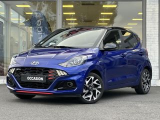 57200 : Hyundai Sarreguemines - Theobald Automobiles - HYUNDAI i10 - i10 - Intense Blue Métal/Toit/rétros Black - Traction - Essence